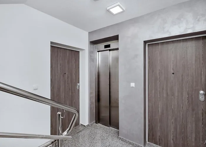 Luxury Macola Free Parking דירה מאקרסקה