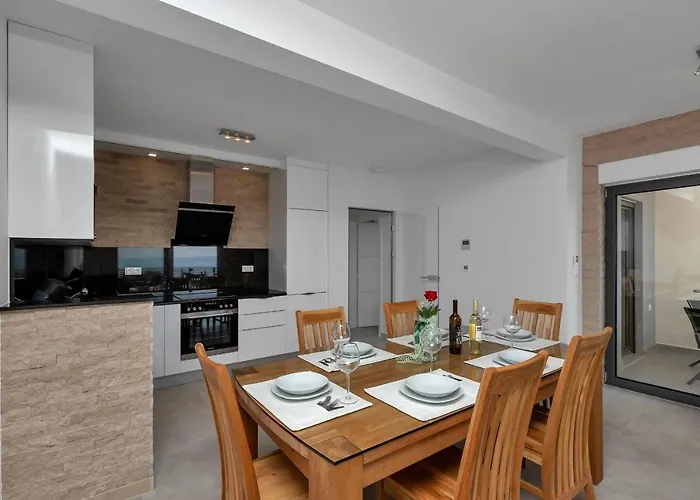 Luxury Macola Free Parking